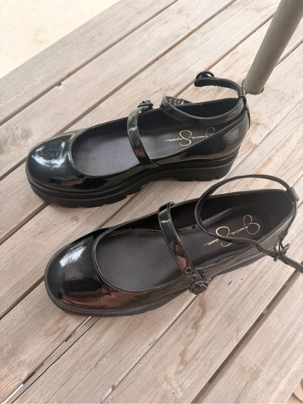 Jessica Simpson sleek black